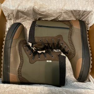 Vans Mens Standard Zip MTE Snow Boot.
